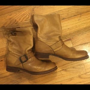 Chestnut Frye short boots